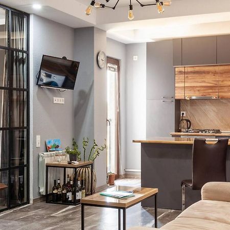 Veli Group Apartment In Old City Kutaisi Bagian luar foto