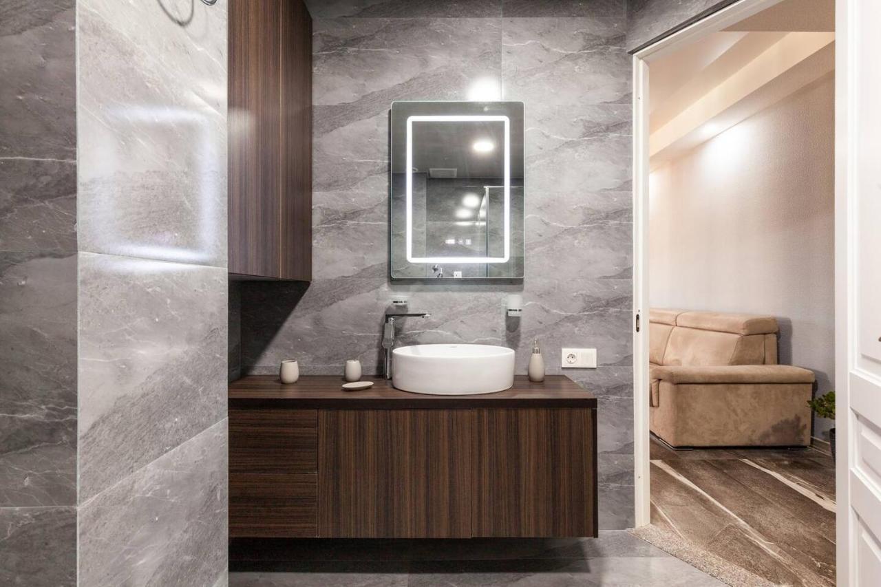 Veli Group Apartment In Old City Kutaisi Bagian luar foto