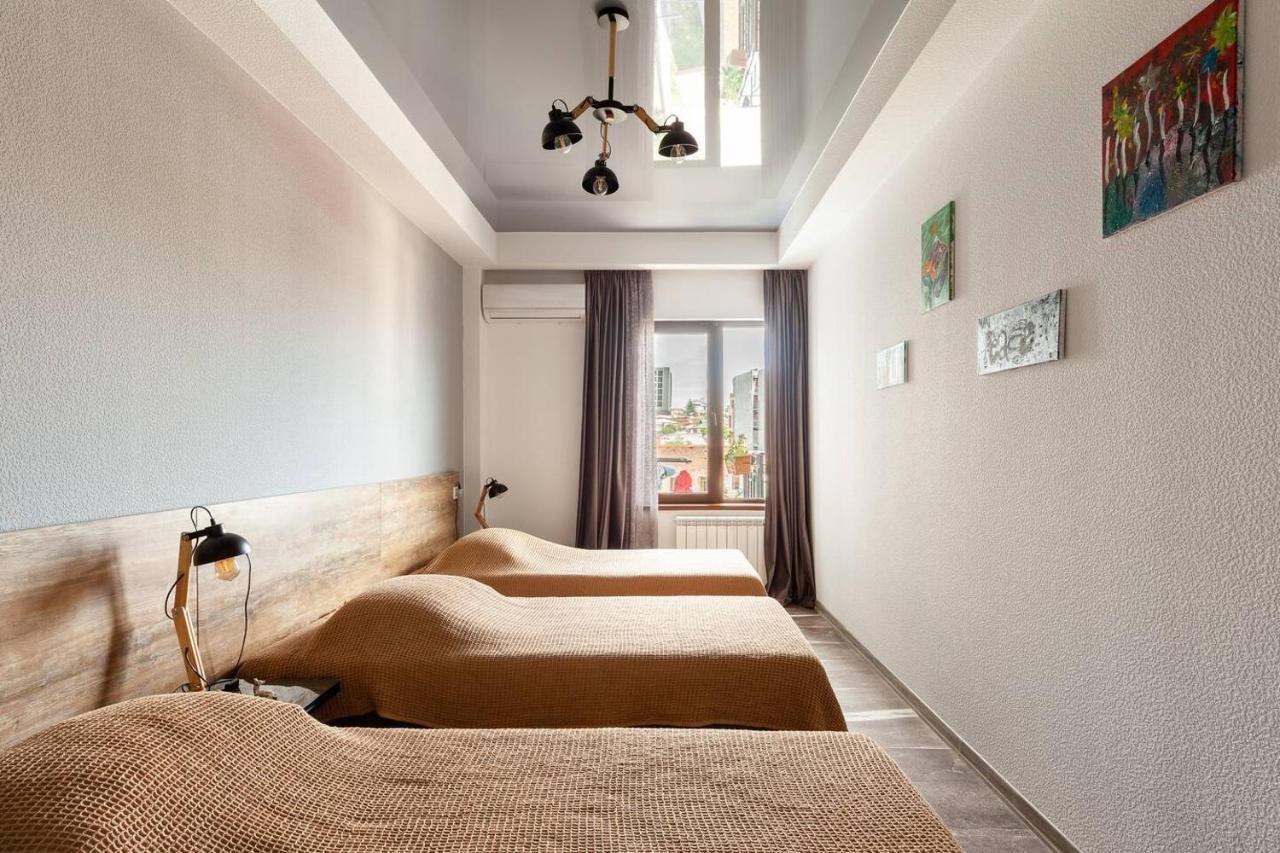 Veli Group Apartment In Old City Kutaisi Bagian luar foto