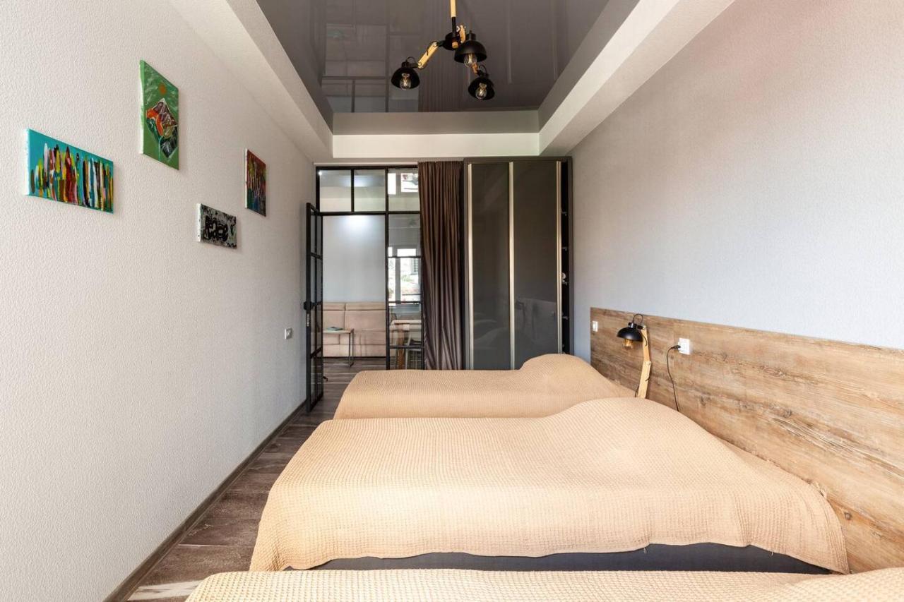 Veli Group Apartment In Old City Kutaisi Bagian luar foto