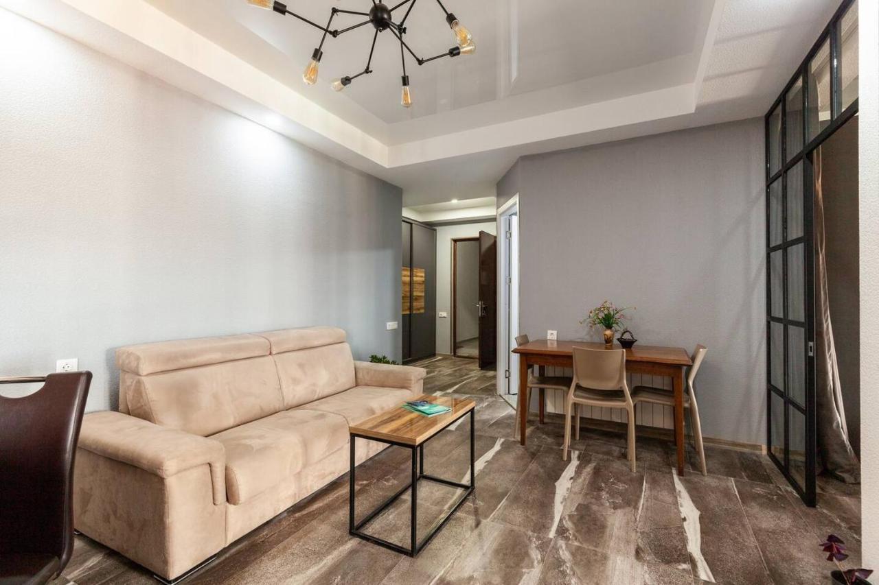 Veli Group Apartment In Old City Kutaisi Bagian luar foto