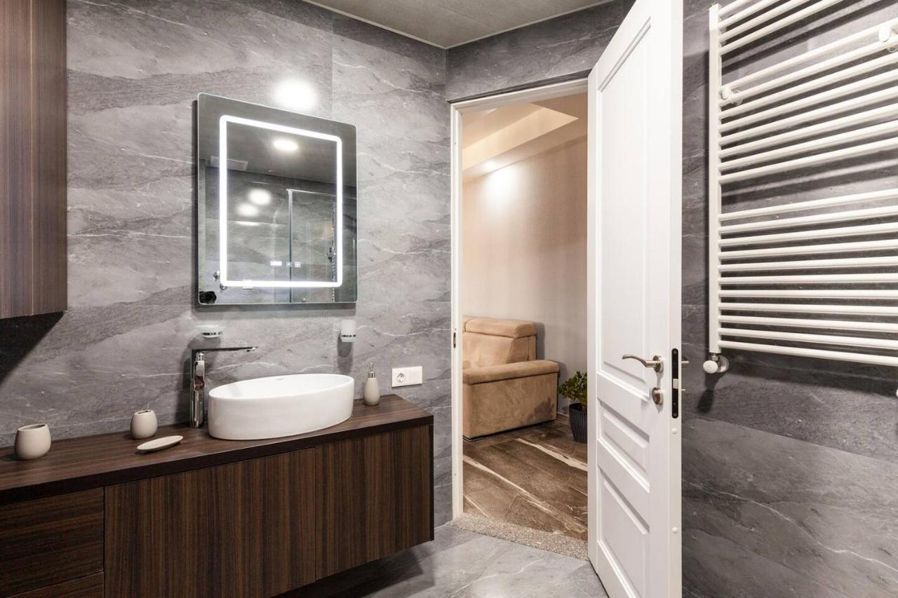 Veli Group Apartment In Old City Kutaisi Bagian luar foto